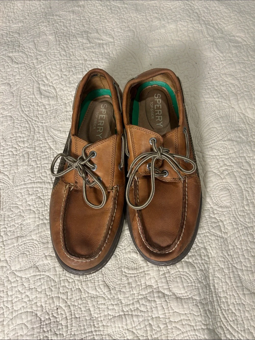 Sperry lace up tan boat shoe